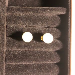 Stud pearl-like earrings